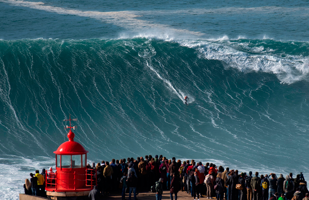 Tudor se une a dos eventos de surf Big Wave